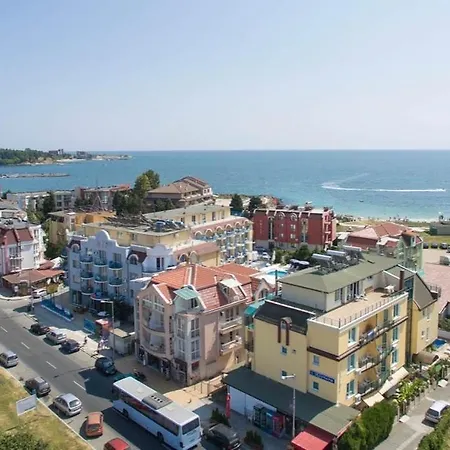 Riviera فندق