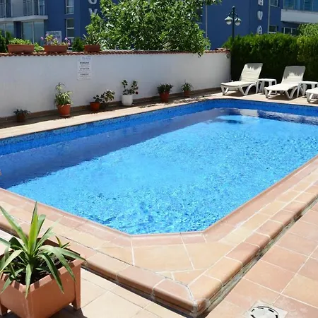 Riviera فندق 2*