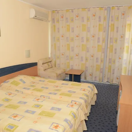 فندق Riviera 2*