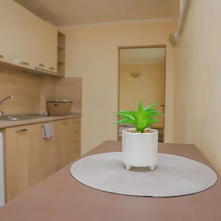 Riviera فندق 2*